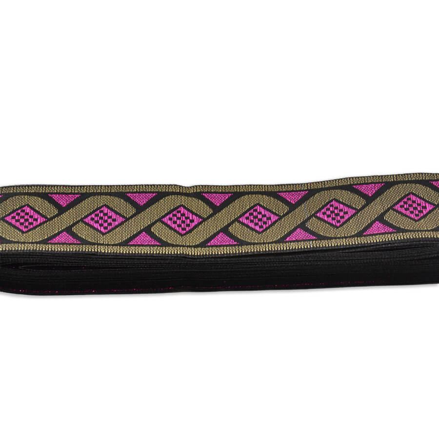 Pasamanería jacquard de 3 cm presentada en piezas de 7 metros.