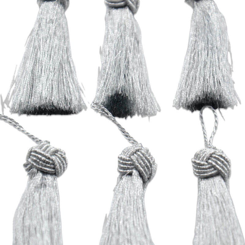 Borla decorativa larga en tono plata