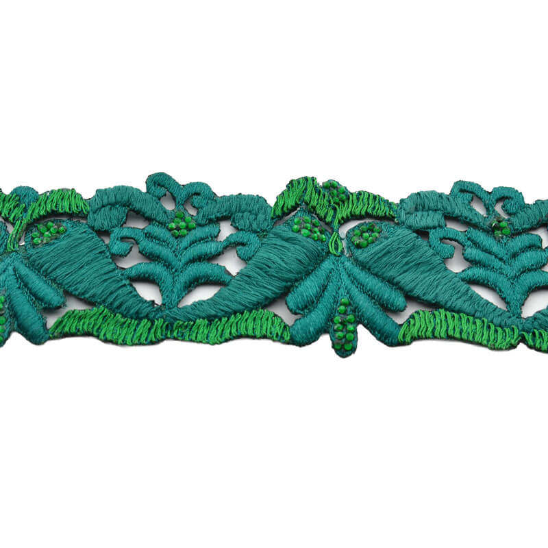 tira bordada verde con relieve