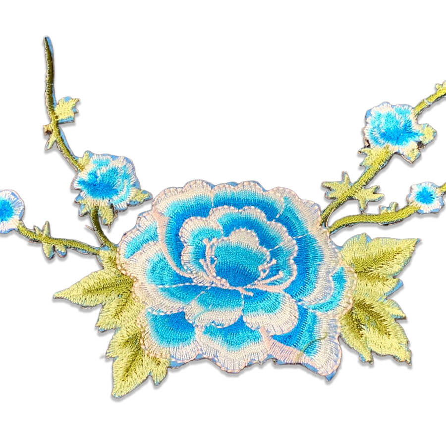 Parche de inspiración oriental con flor azul