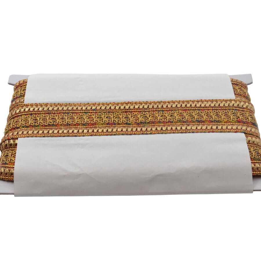 Adorno textil dorado para trajes regionales y espectáculos.