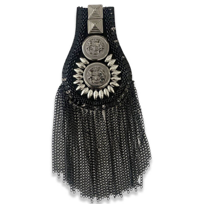 Hombrera negra con flecos largos decorativos