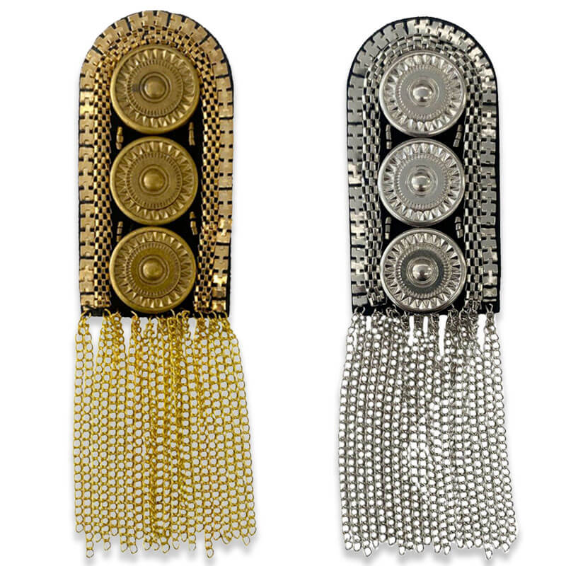 Hombrera ornamental con caída de cadenas