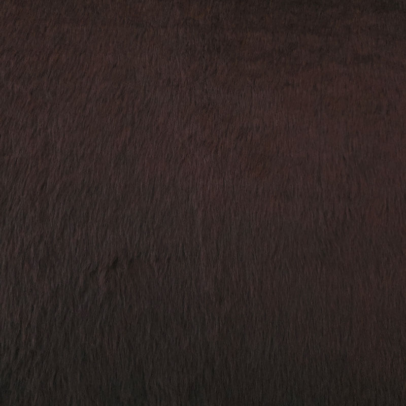 pelo sintético marrón oscuro