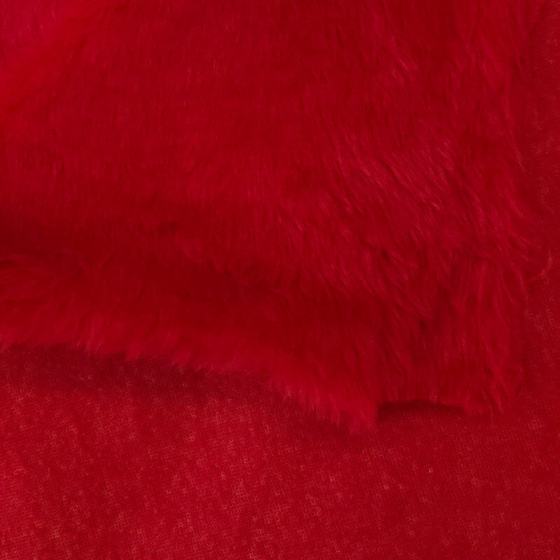 pelo sintético rojo
