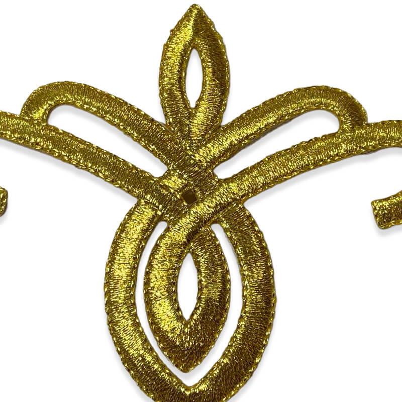 Detalle de aplique bordado ornamental de 10 cm para prendas