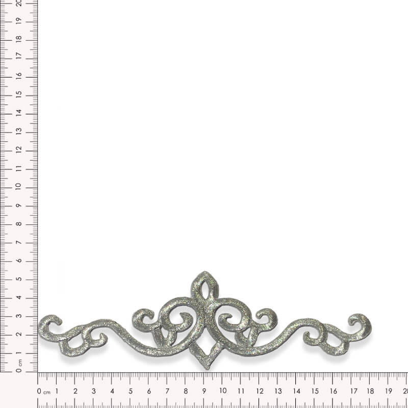Detalle de aplique bordado de 18 cm para decoración de prendas