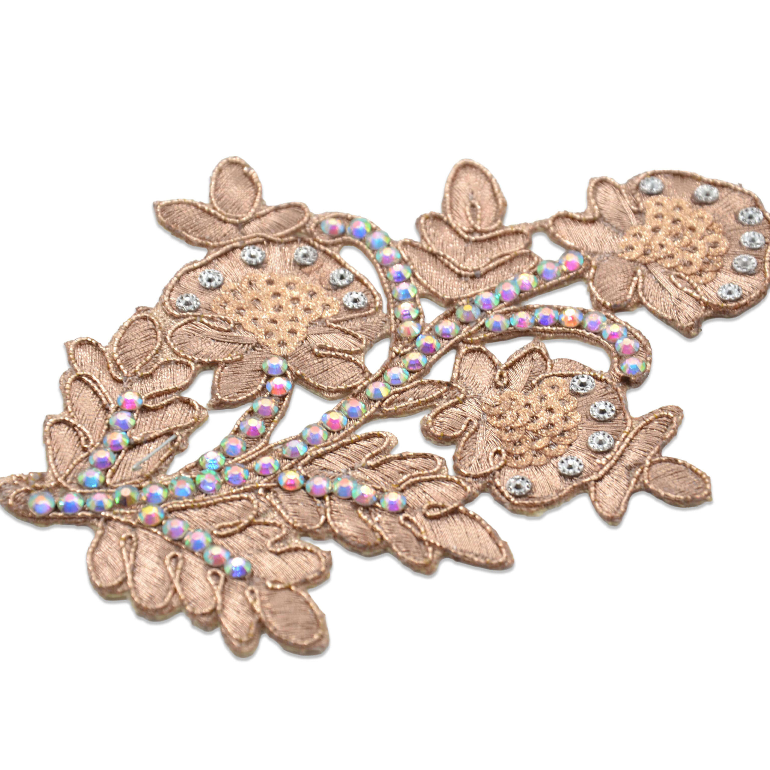 Aplique floral bordado con piedras decorativas