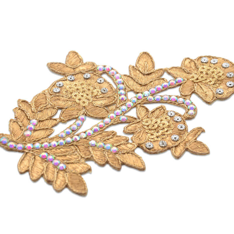Aplique decorativo con cristales en color oro