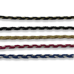 Trenza decorativa de rayón con hilo metalizado.