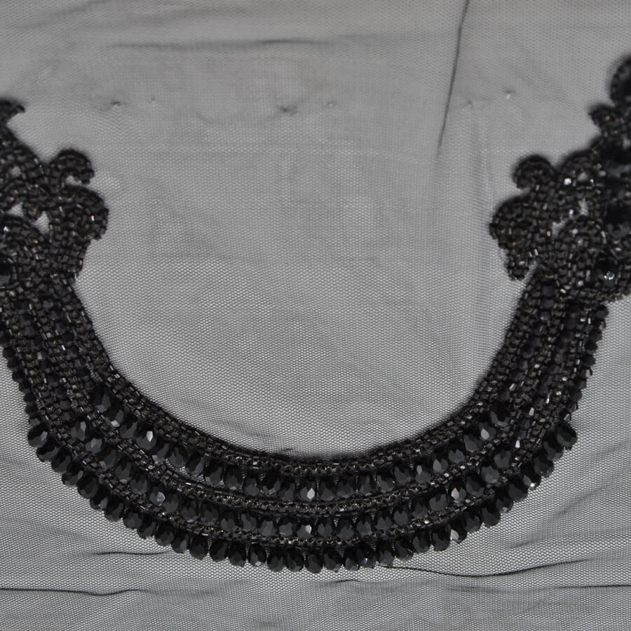Cuello negro bordado con pedrería para vestidos