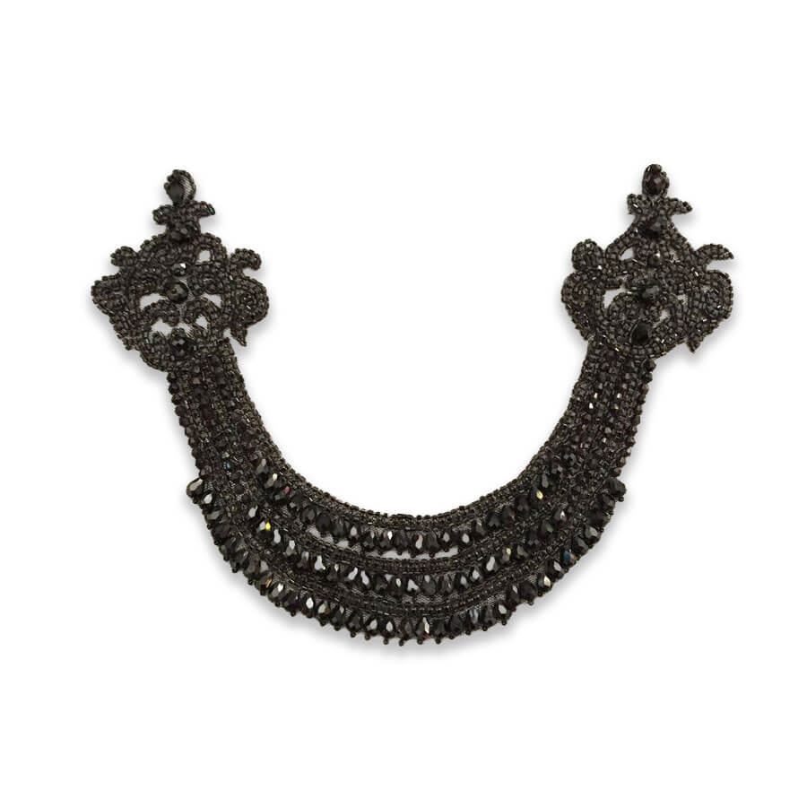 Collar textil negro con pedrería