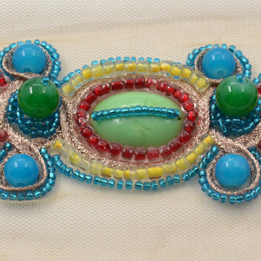 Aplique decorativo con piedras de colores para confección