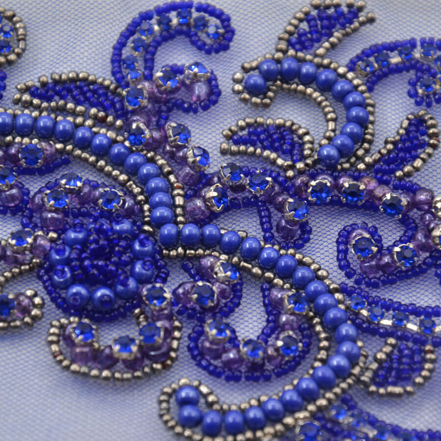 Aplique ornamental azul con pedrería