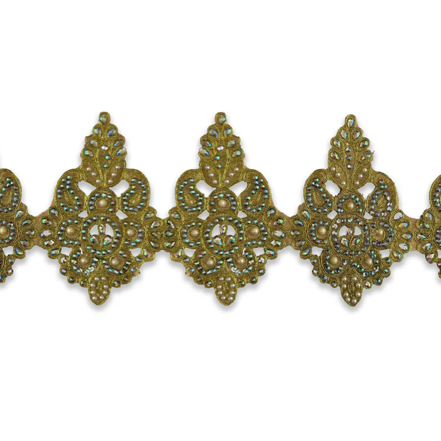 Pasamanería ornamental con piedras brillantes para confección festiva.