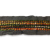 Galón de lana multicolor sobre tul negro
